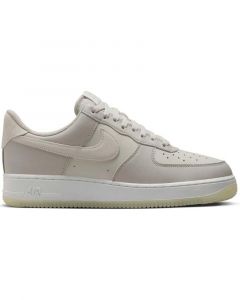 Esportes de Homem e Menino NIKE ZAPATILLAS SNEAKERS AIR FORCE 1 07 LV8 EN COLOR GRIS