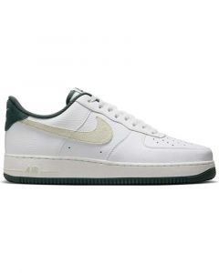 Esportes de Homem e Menino NIKE ZAPATILLAS SNEAKERS AIR FORCE 1 07 LV8 EN COLOR BLANCO