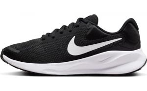 NIKE Revolution 7